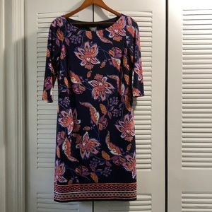 VINCE CAMUTO dress,new,women’s size 8,slender, lined, well made, all over print.